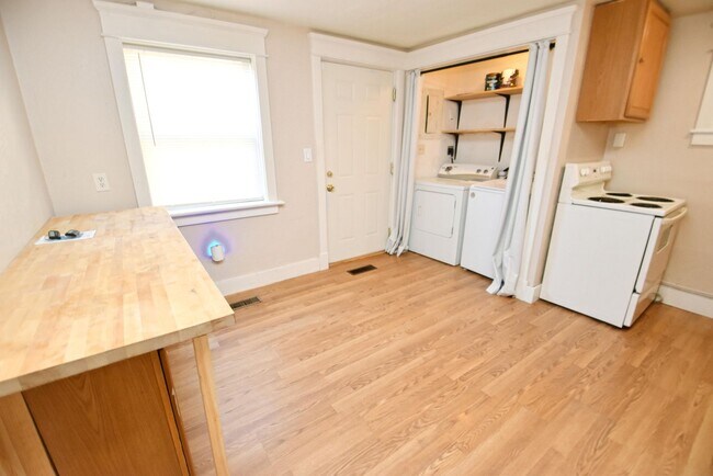 Building Photo - McKinley Terrace Home for Rent in South Bend, IN