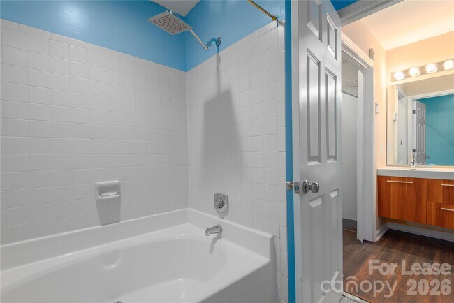 Building Photo - 9205 Ravenwing Dr