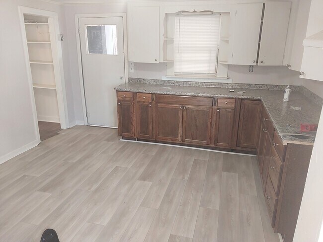 Building Photo - 310 E 13th St