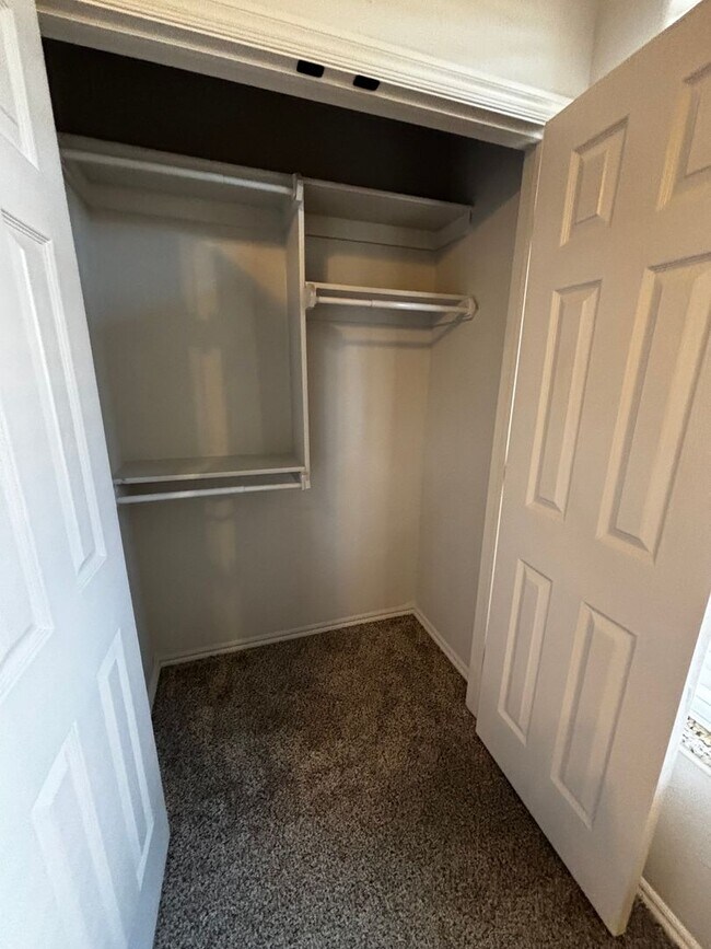 Building Photo - Move in Special!! 3BR 2BA duplex with 2 ca...