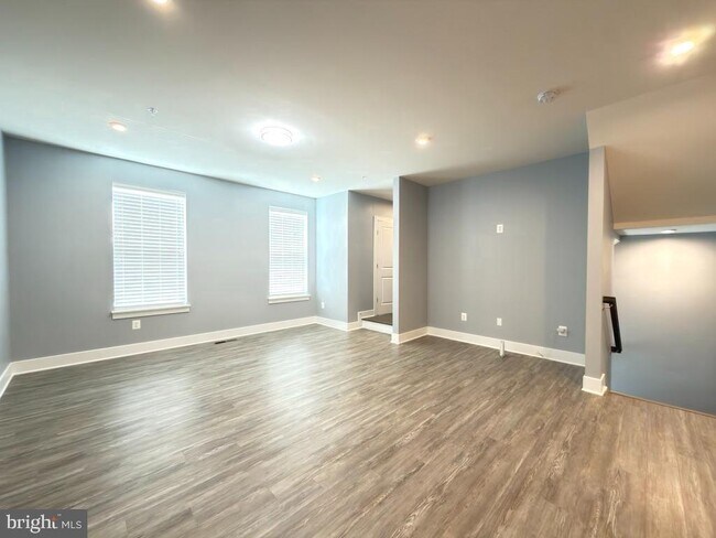 Building Photo - 2512 Buckthorn Dr