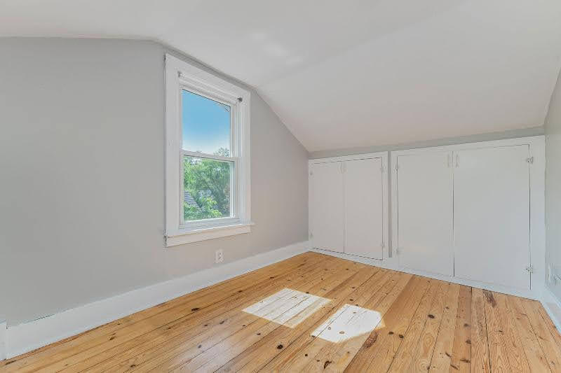 1 Bedroom - 304 College St