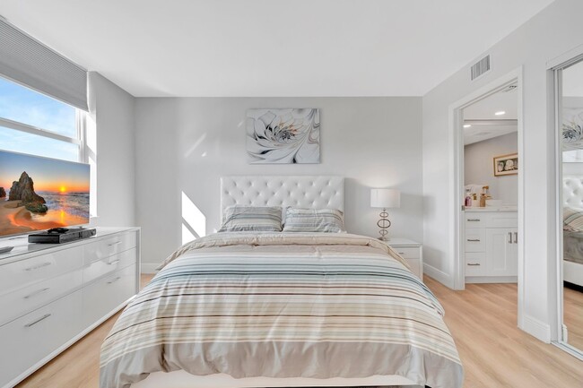 Building Photo - 1 Harbourside Dr