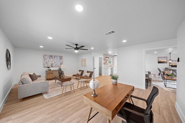 Building Photo - 5123 Willowbend Blvd