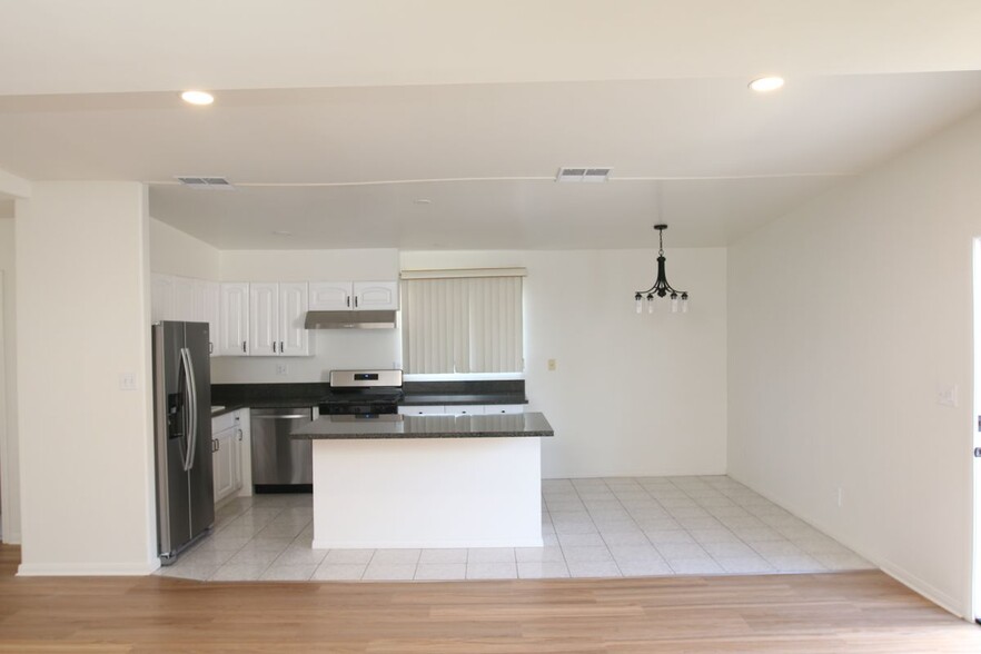Building Photo - 12205 Oxnard St