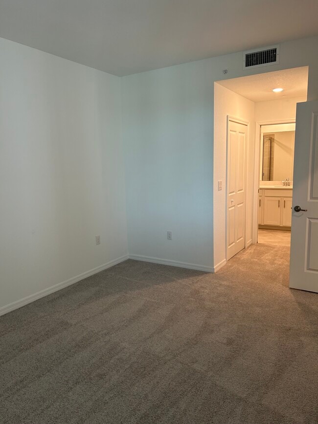 Building Photo - 12180 Wellen Golf St