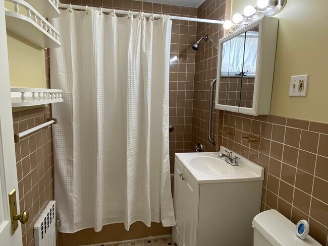 Building Photo - 39 Davis Rd