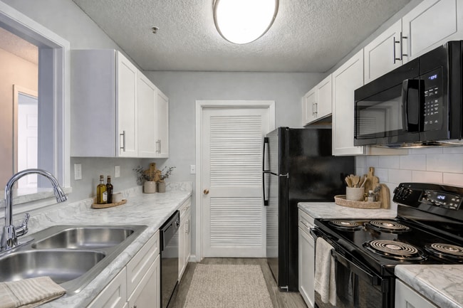 Building Photo - Forest Glen