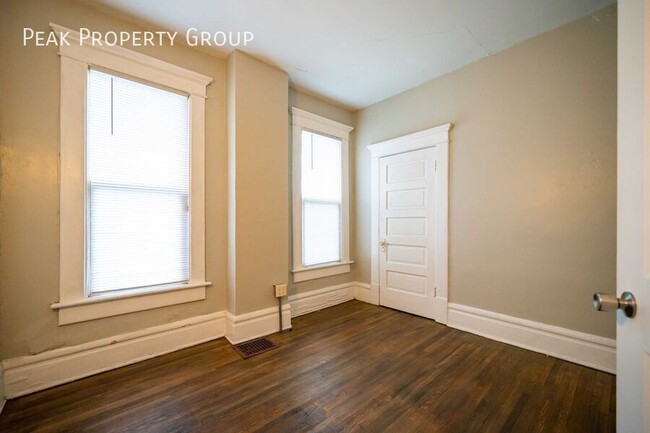 Building Photo - 133 E 12th Ave