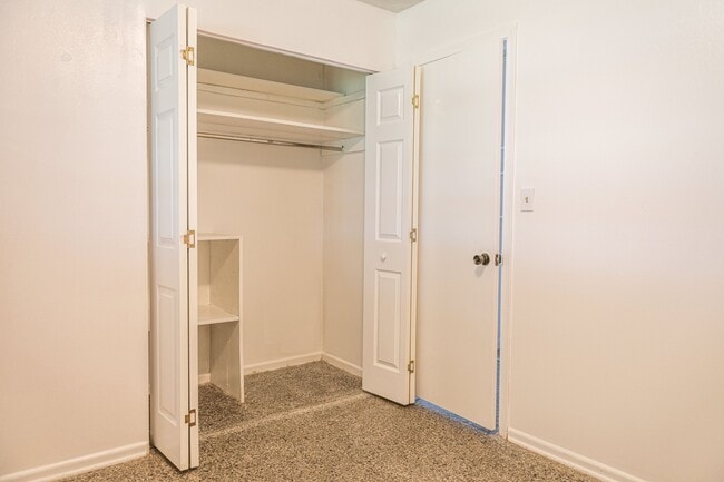 Building Photo - 912 Plato Ave