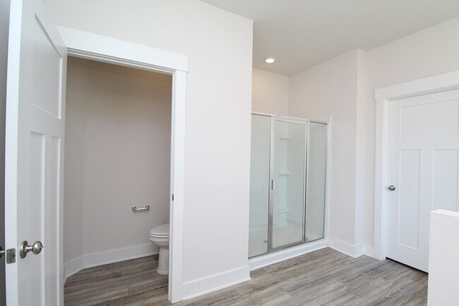 Building Photo - Don’t Miss This 4BR Home — 3-Car Garage, Modern Interior, Open Layout & Community Pool in Prime 9...
