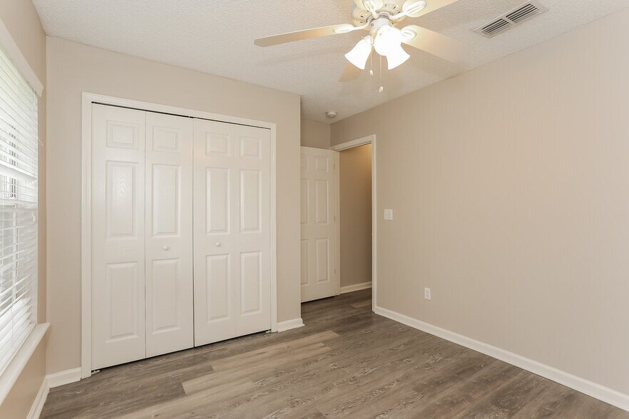 Building Photo - 1694 Aston Hall Dr E