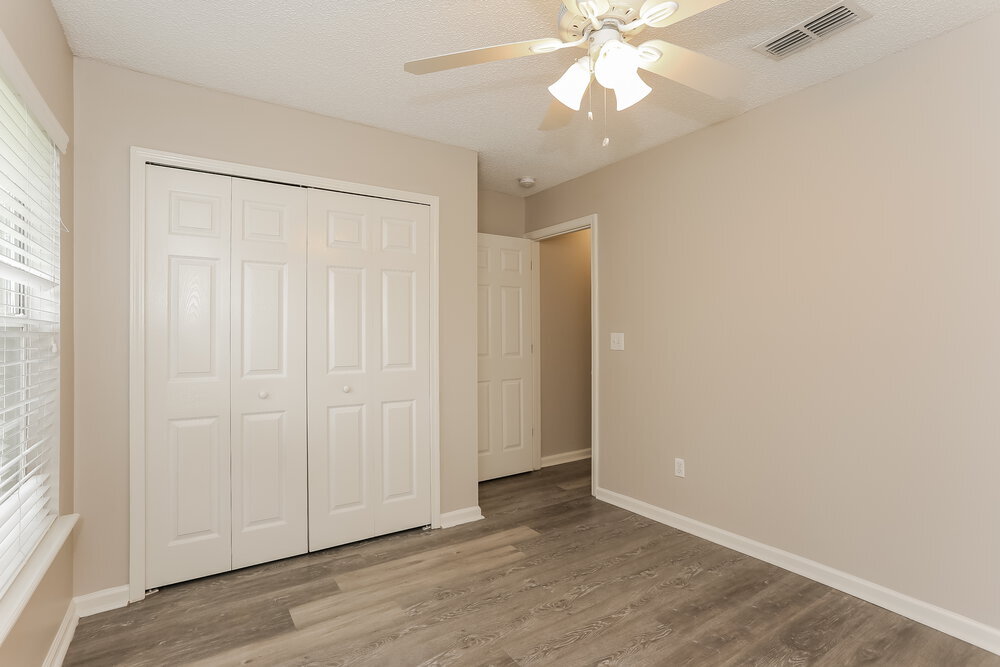 Building Photo - 1694 Aston Hall Dr E