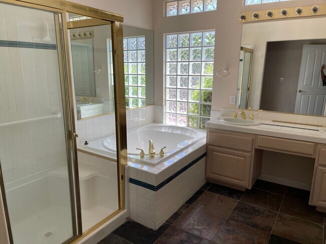 Building Photo - Charming 3-Bedroom Home Backing to Greenway with Golf Course Access