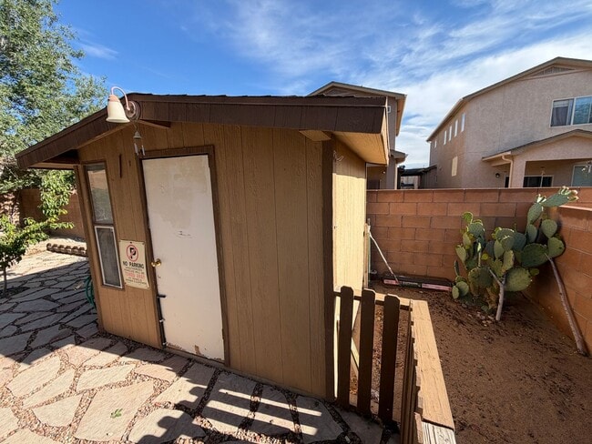 Building Photo - 2 Bedroom Single Story Town Home Available Near 98th St SW & Dennis Chavez Blvd SW!