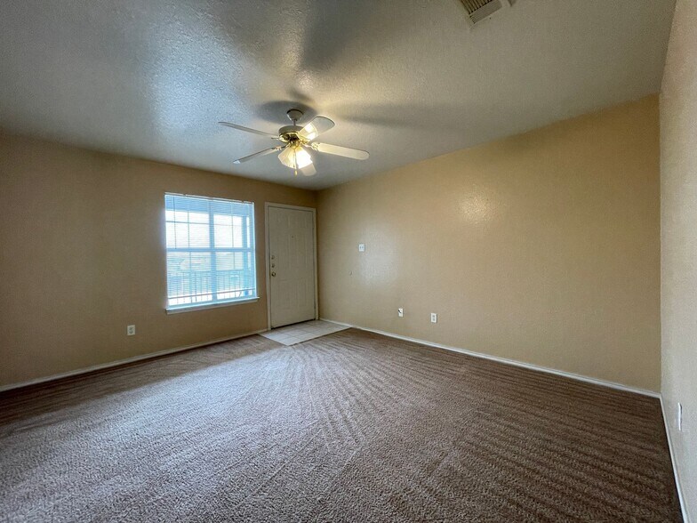 Building Photo - 3203 Toledo Dr