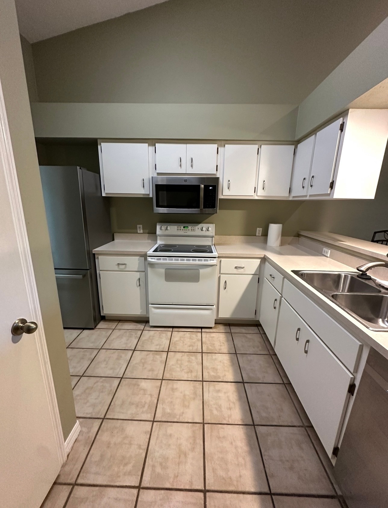 Building Photo - 4700 SW Archer Rd