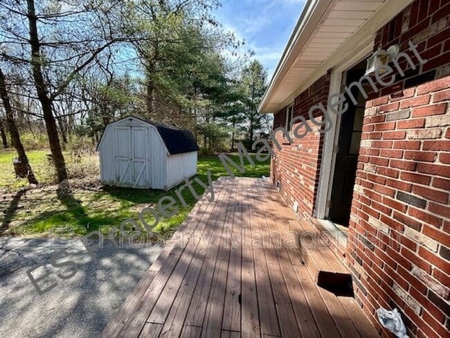 Building Photo - 2464 Tansel Rd