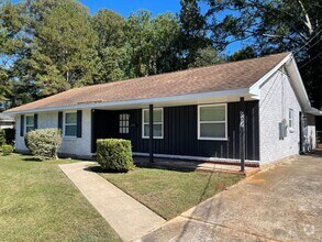 Building Photo - Gorgeous FULLY REMODELED 3 Bedroom/2Bath
