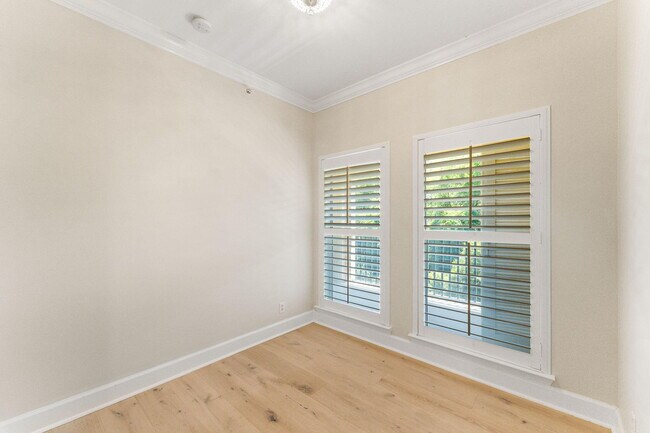 Building Photo - 1732 W County Hwy 30A