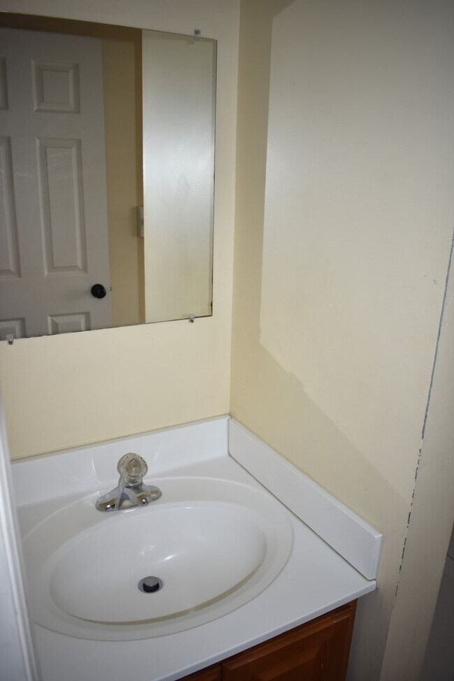 Building Photo - 1100 RES