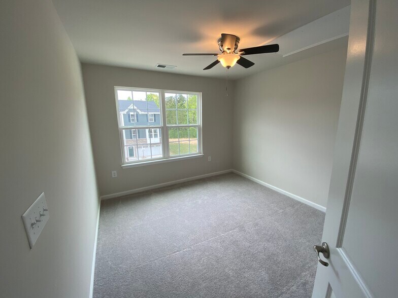 Building Photo - 4843 Randall Rd