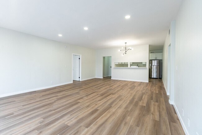 Interior Photo - 1620 South Bentley Ave