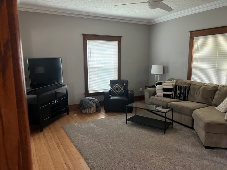 Building Photo - 1136 Peach St