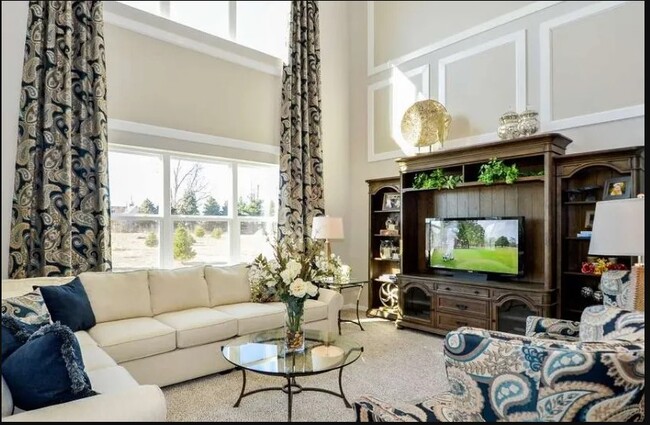Building Photo - 899 Ventura Dr