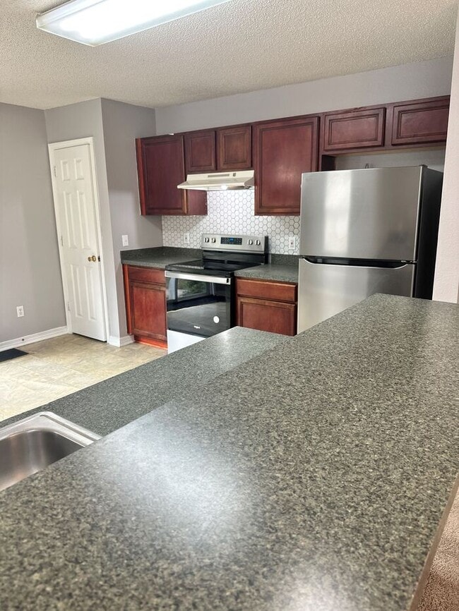 Building Photo - 3/2 Cottage in Maple Oaks Subdivision with garage