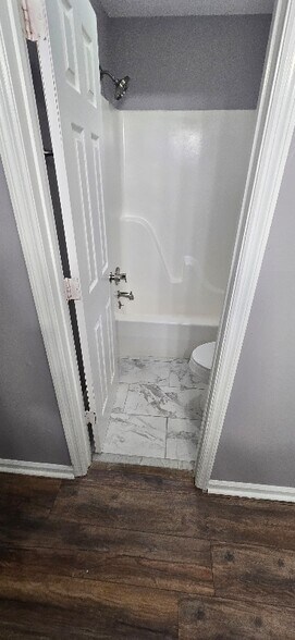 Building Photo - 13 Crescent Ln