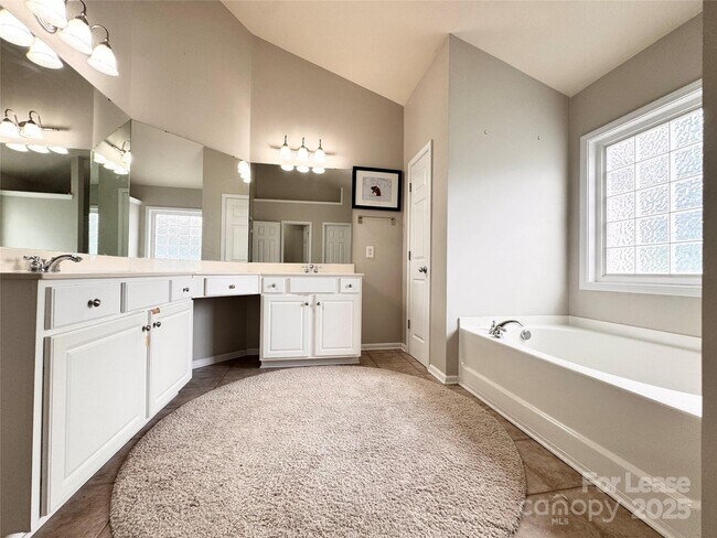 Building Photo - 10031 Glenburn Ln