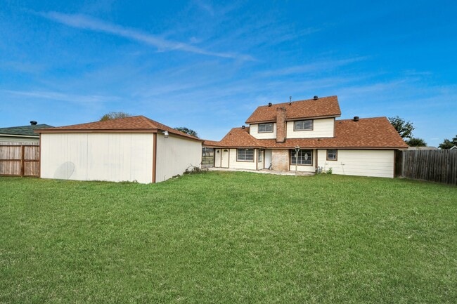 Building Photo - 15423 Ridingwood Dr