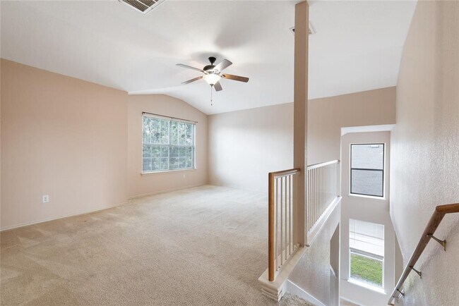 Building Photo - 1613 Darjeeling Dr