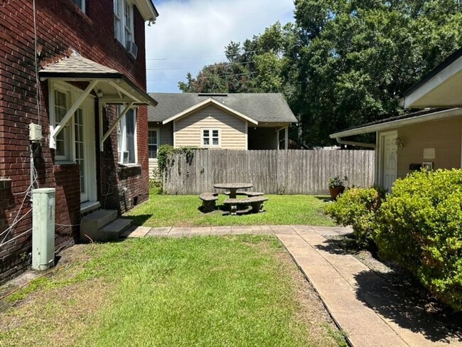 Building Photo - 2908 Post St