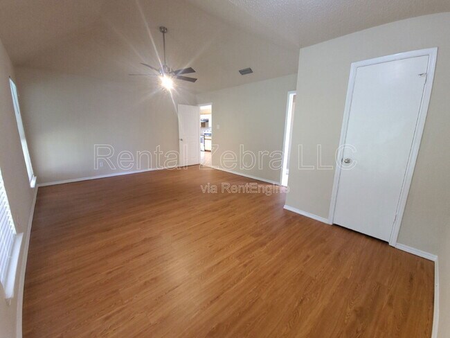 Building Photo - 7605 Misty Ridge Dr N