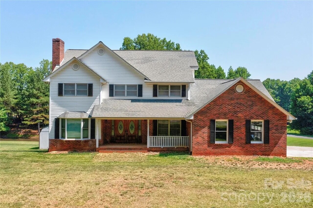 Building Photo - 3010 Eaker Dr