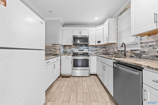 Building Photo - 805 W Arbor Dr NW