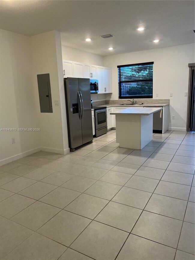 Building Photo - 20631 NE 7th Pl