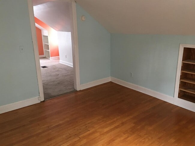 Building Photo - Adorable apt for rent in charming home!