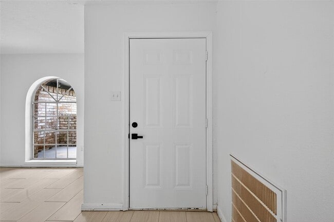 Building Photo - 7635 Dawnridge Dr