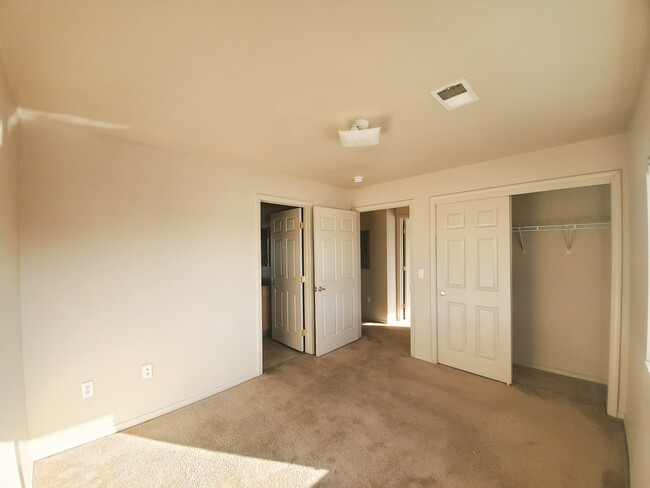 Building Photo - River Run Apartments