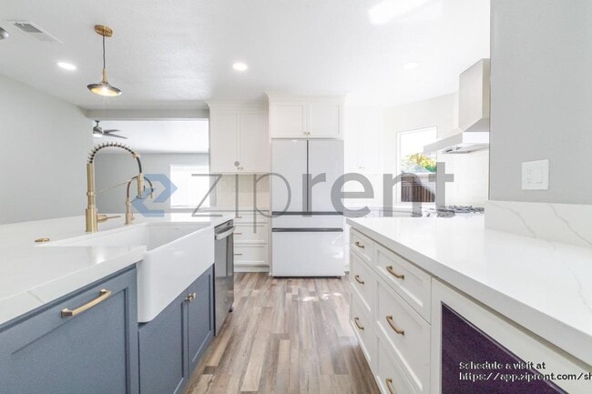 Building Photo - 5912 Laguna Villa Way