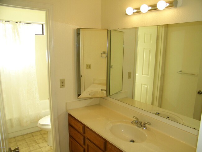 Building Photo - 10533 E Bella Vista Dr