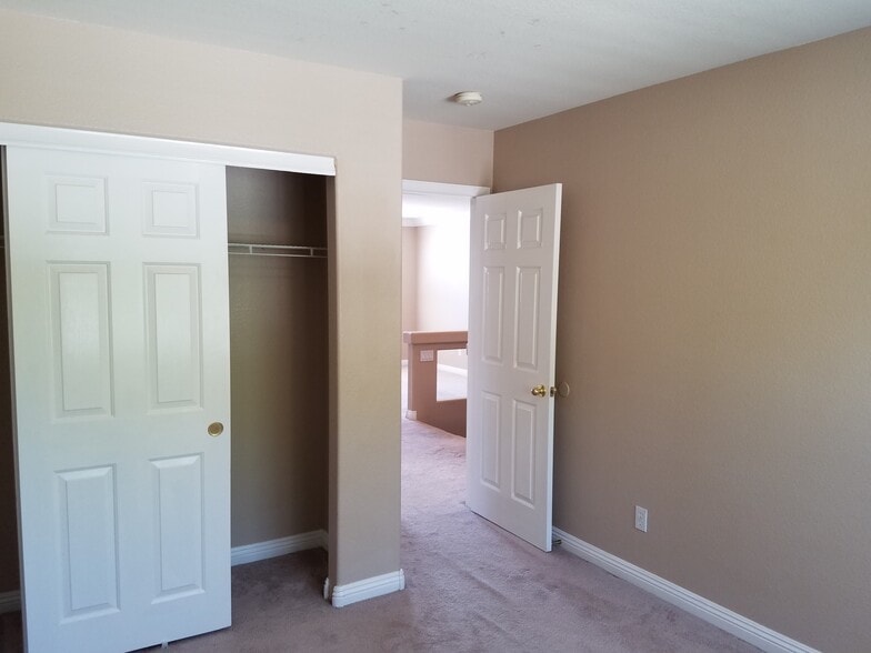 Building Photo - 9740 Powell Plateau Ct