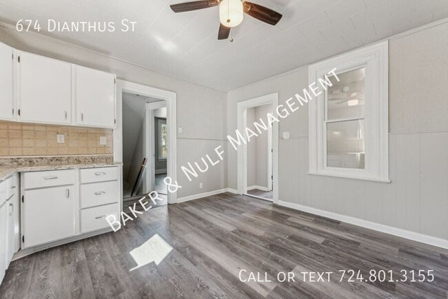 Building Photo - 674 Dianthus St