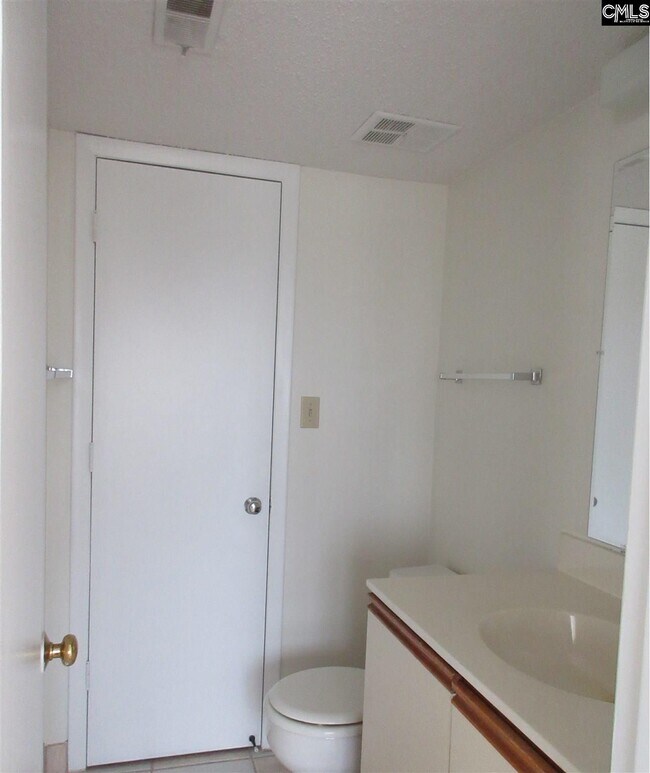 Building Photo - 1600 Park Cir