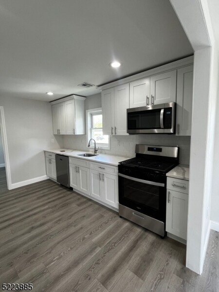 Building Photo - 1341 E 2nd St