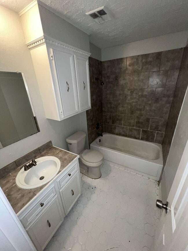 Building Photo - 1426 Tracewood Dr