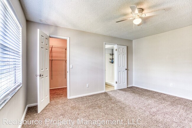 Building Photo - 40 Windtree Ln